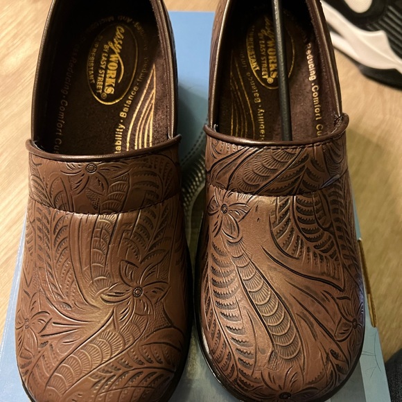 Easy work by easy street work clogs - Picture 2 of 3